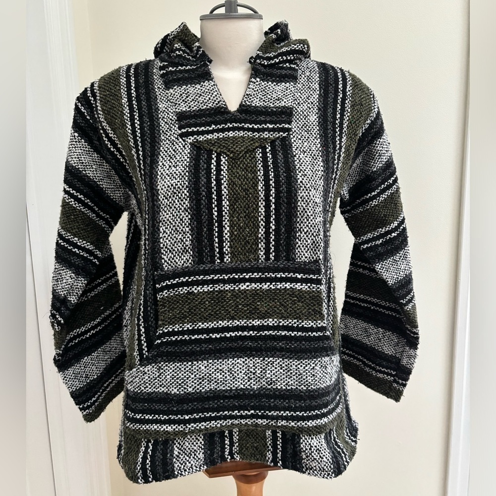 Women’s Mexican baja hoodie size small - sunspecs 100% acrylic